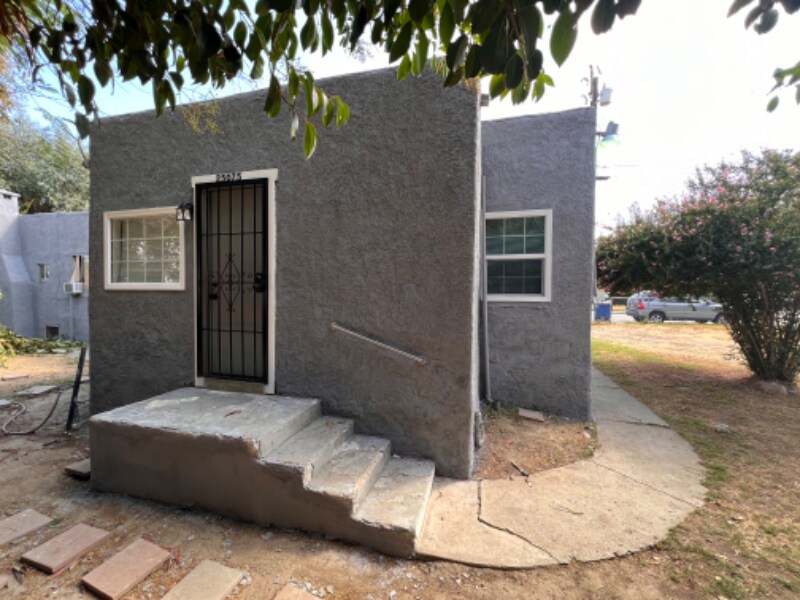 Foto principal - 25075 Court St