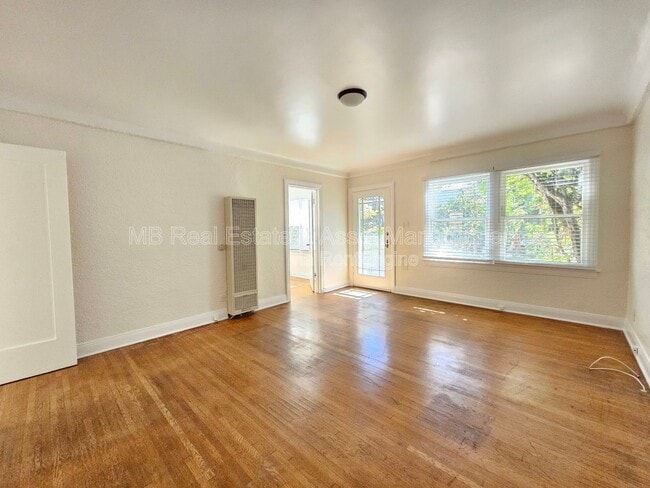 Building Photo - 807 Oro Terrace