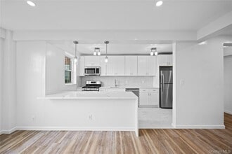 Building Photo - 220 Pelham Rd