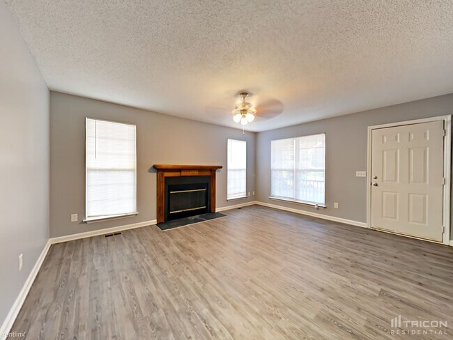 Foto del edificio - 601 Rapids Rd