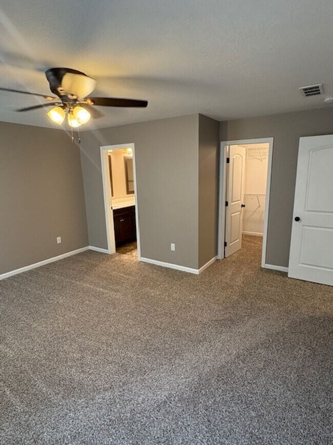 Foto del edificio - 3 Bedroom / 3 Bath Duplex in Washington