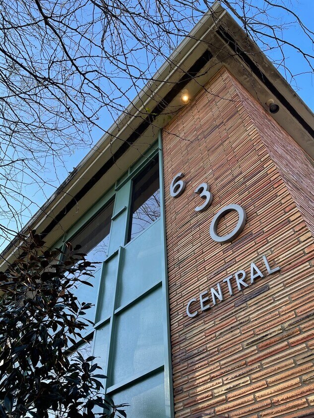 Foto principal - 630 Central Ave