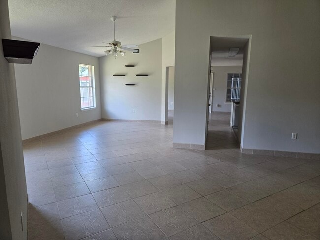 Foto del edificio - 610 Randall Roberts Rd