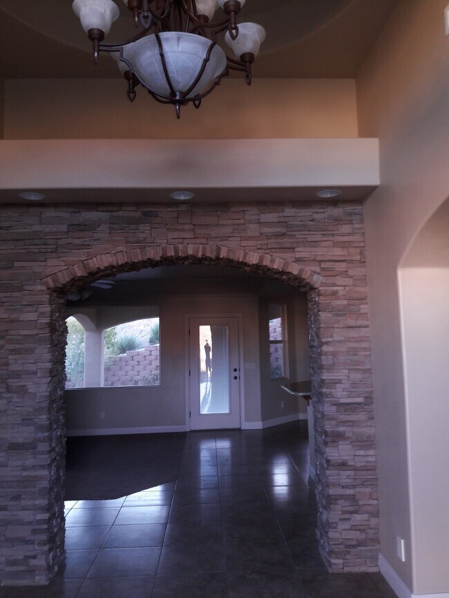 Building Photo - 673 Lava Pointe Dr