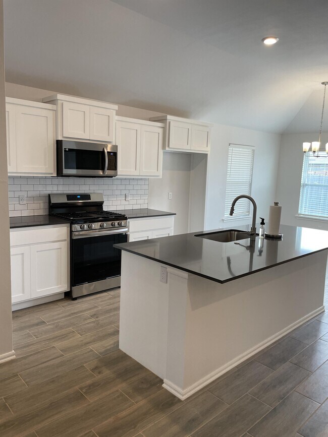 Foto del edificio - 2544 NW 199th St