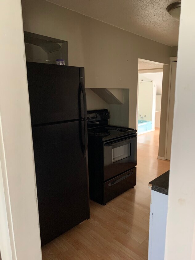 Kitchen - 717 Summit St