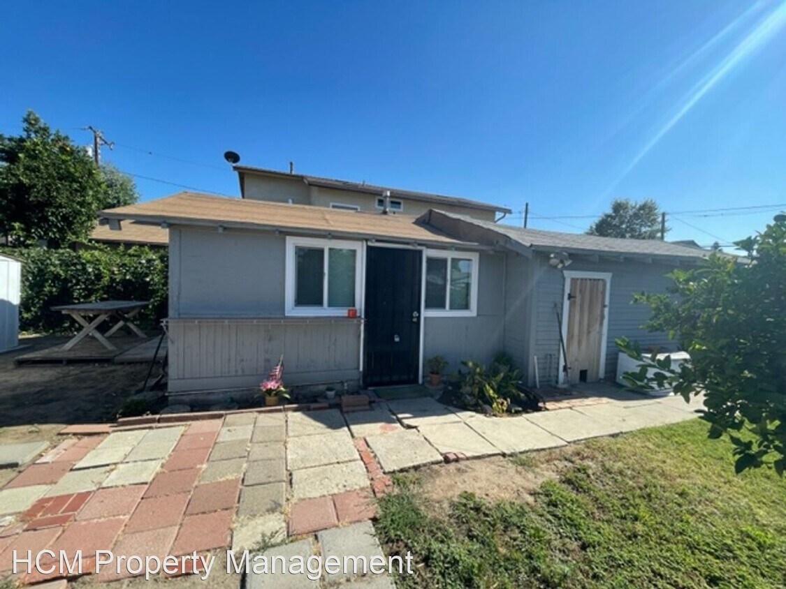 Foto principal - Studio, 1 bath House - 308 1/2 Lois St