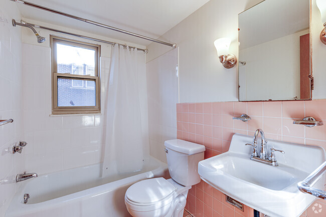 Estudio - 400SF - Baño - 3520 Grand Ave S