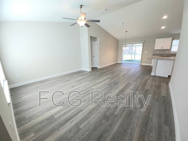 Foto del edificio - 8500 N Sussex Dr