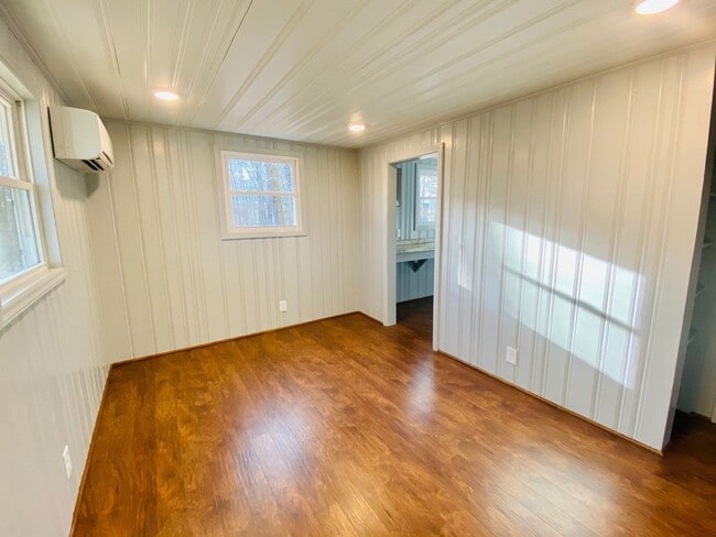 Building Photo - WAITLIST APPLICATIONS ONLY - AVAILABLE NOV...