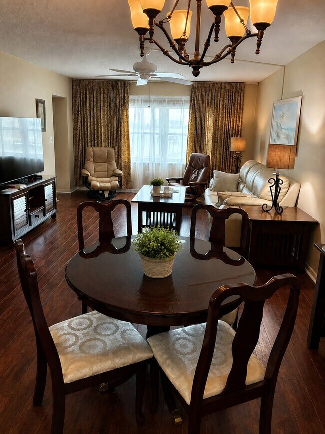 Foto del edificio - 4575 Cove Cir