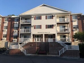 Building Photo - 490 River Rd