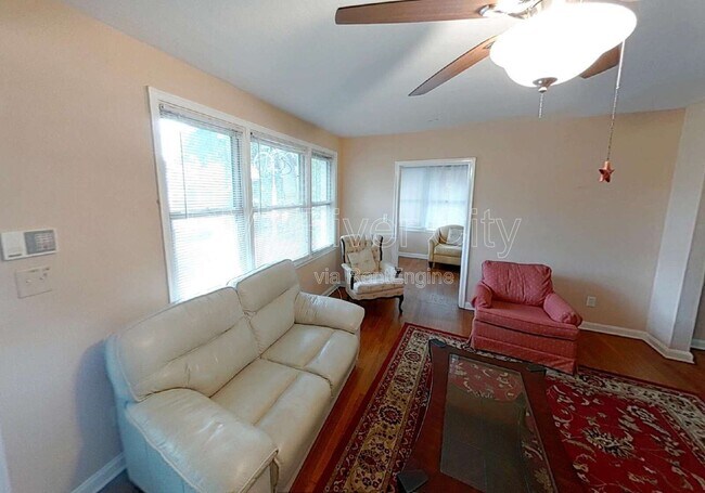 Foto del edificio - 1543 Peachtree Cir N