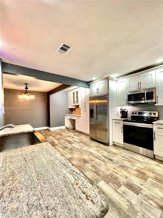 Foto del edificio - 3 br, 2.5 bath Townhome - 6192 Laurel Ln A...