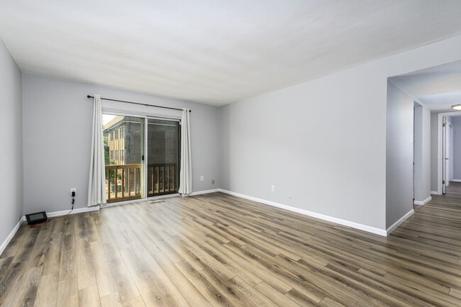 Building Photo - 10316 Forest Brook Ln