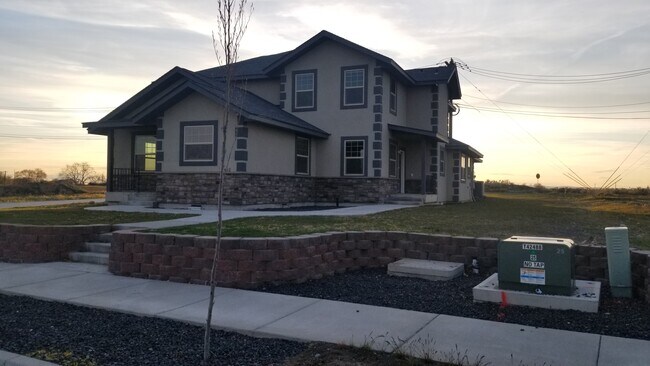 Foto del edificio - 1412 W Lakeside Dr