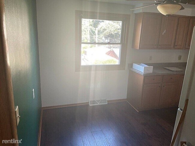 Building Photo - 2 br, 1 bath Townhome - 3862 South Whitnal...