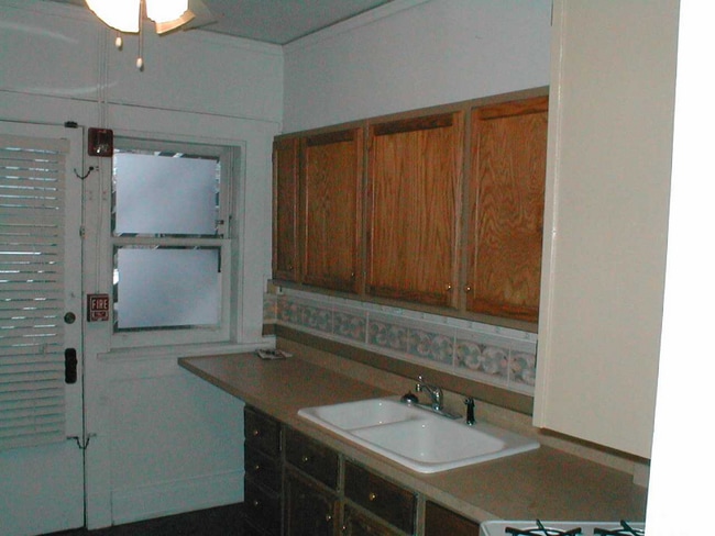 Foto del edificio - 302 W Grand Ave