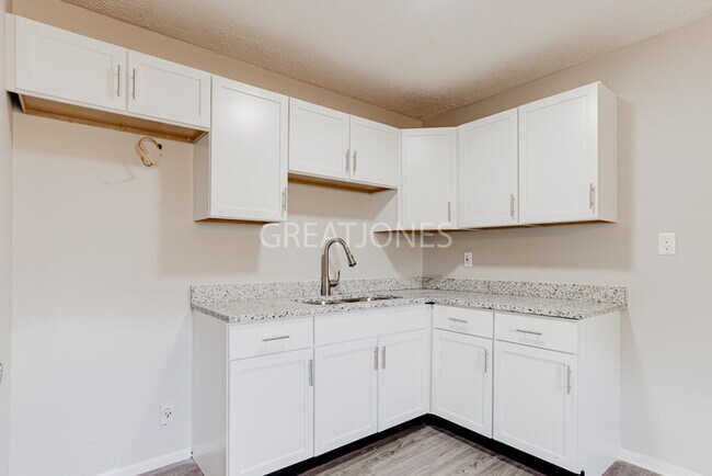 Building Photo - 103 Southlane Dr