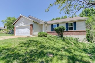 Building Photo - 650 Top Notch Ln