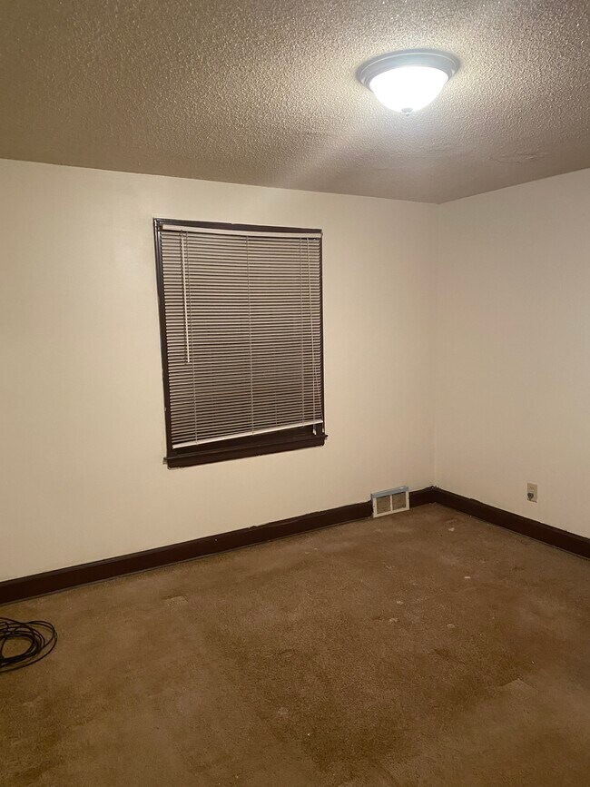 Main Bedroom - 149 Briscoe Ave