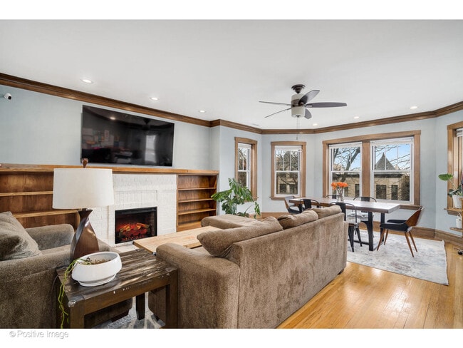 Building Photo - 1462 W Warner Ave