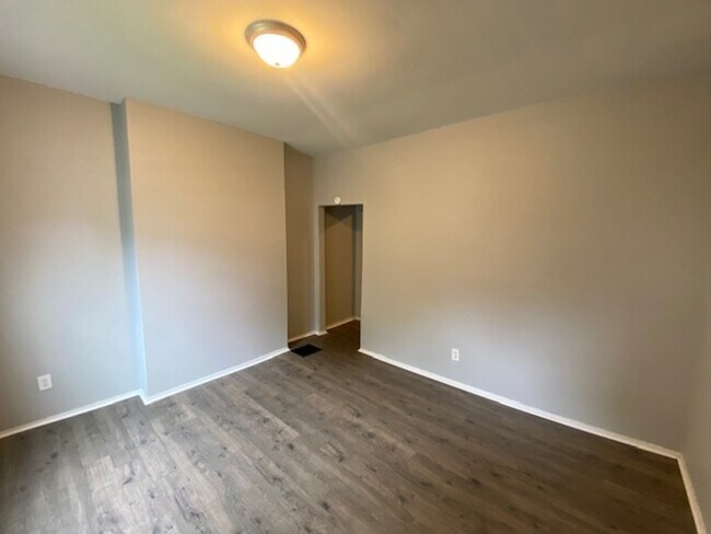 Building Photo - 673 Stanley Ave