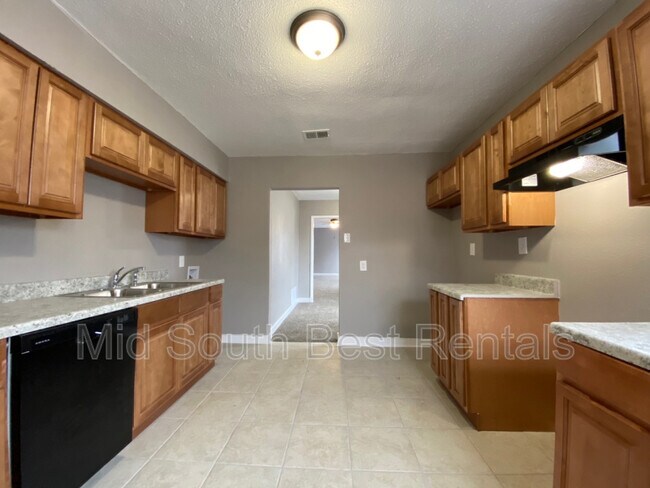 Foto del edificio - 832 E Gage Ave