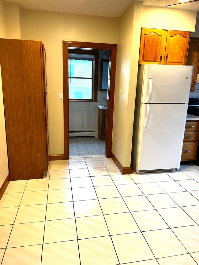 Building Photo - 30 Pleasant St