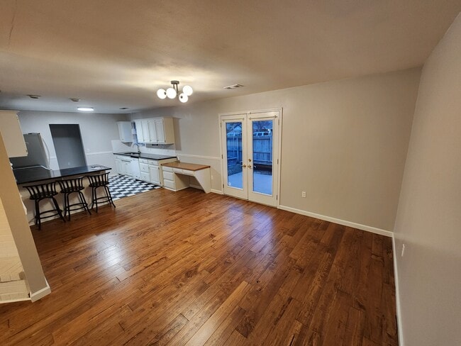 Dinner Room - 644 W Oaklawn Dr House