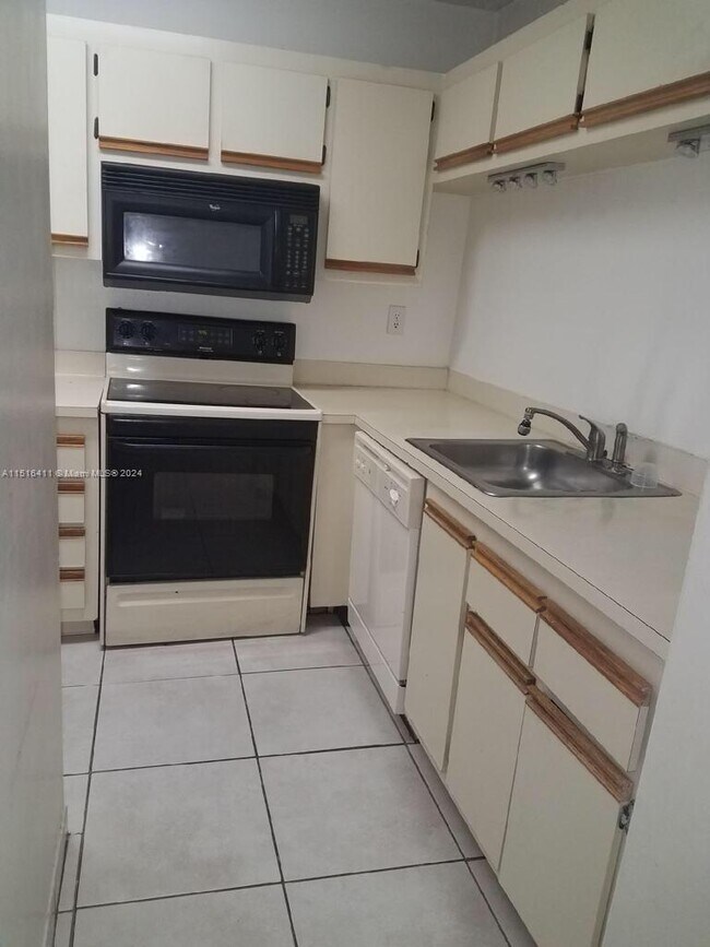 Foto del edificio - 9059 SW 141st Pl