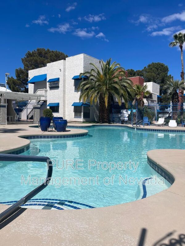 Foto del edificio - 2679 Red Rock St