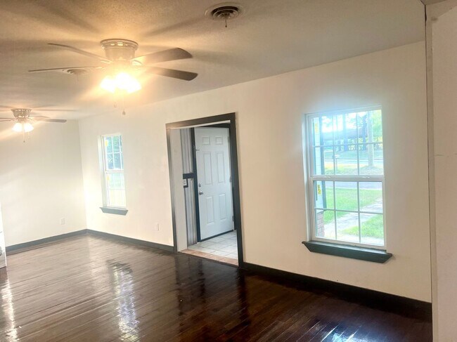 Foto del edificio - 1516 Norwood Dr