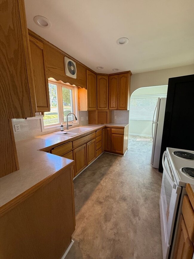 Building Photo - Newly Remodeled 3 Bed/2 Bath in North Bend