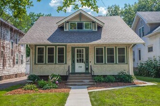 Building Photo - 730 Como Ave