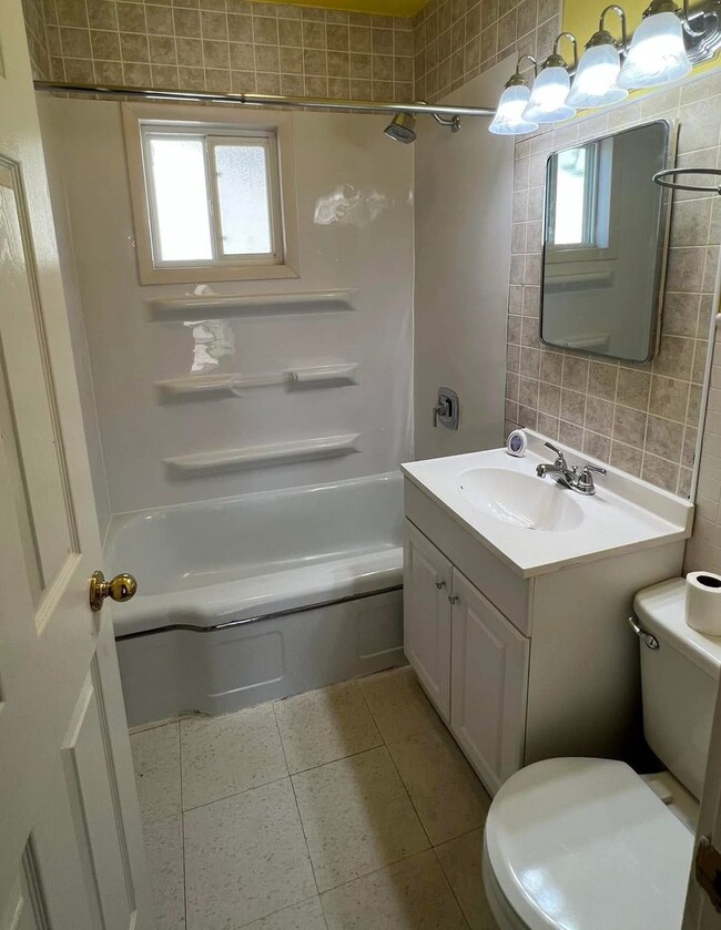 Building Photo - Charming 3 Bedroom Home with Garage