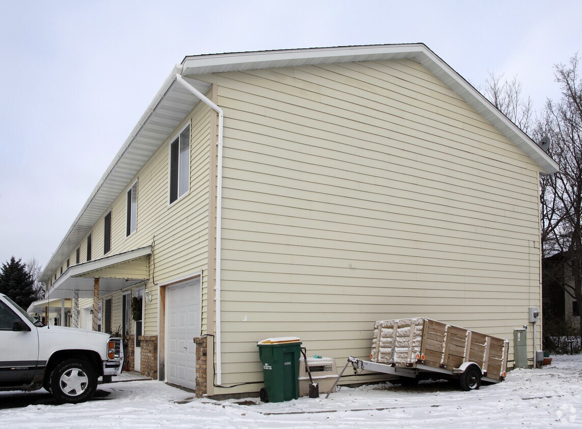 Building Photo - 311-319 9th St NE