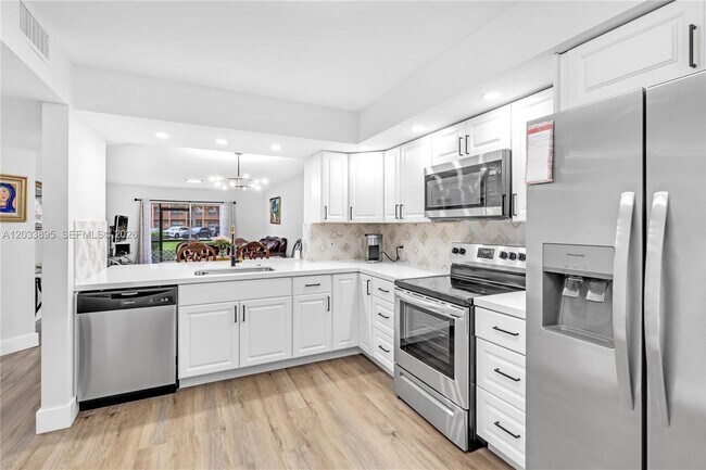Foto del edificio - 701 SW 142nd Ave