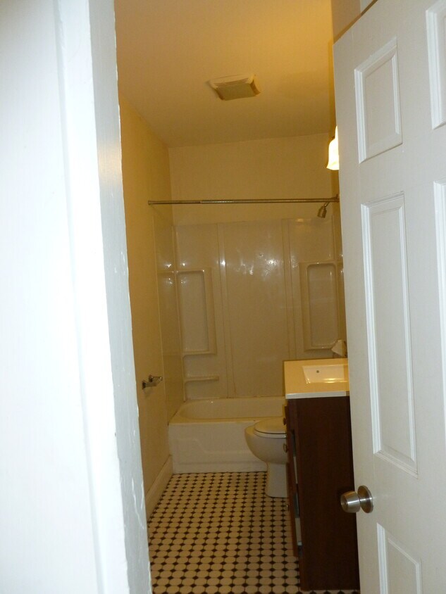 Building Photo - 29 Almont Ave