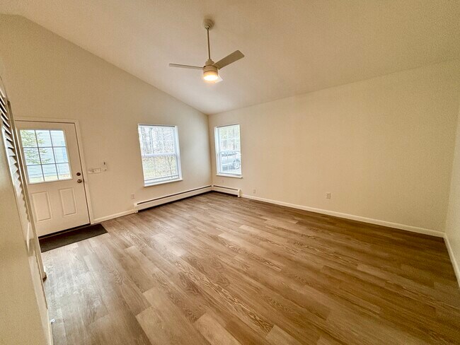 Foto del edificio - 402 Warren Rd