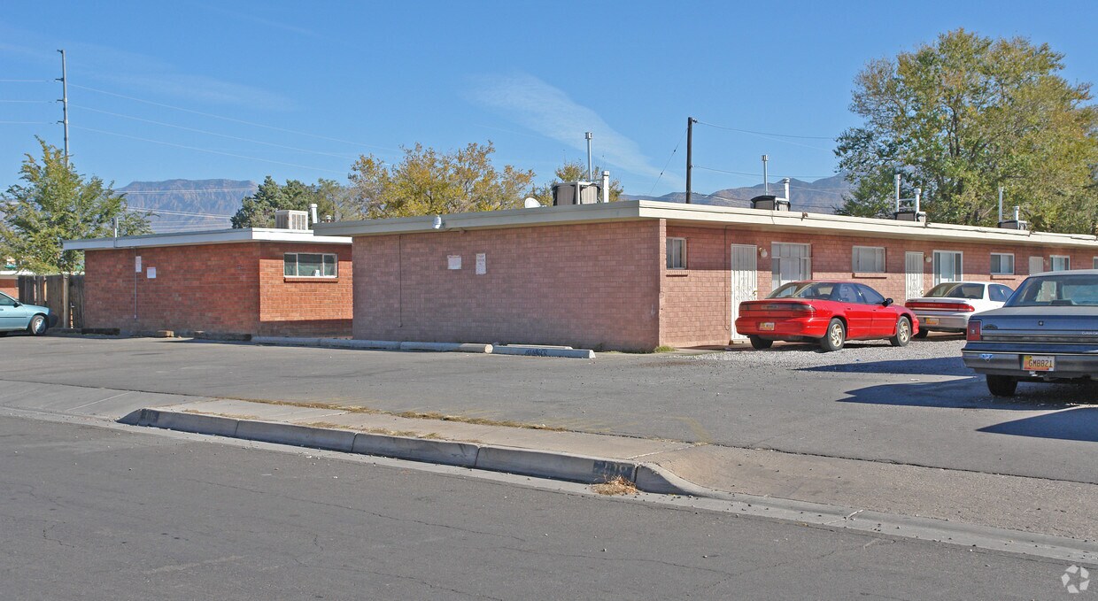 Building Photo - 302 Texas Street SE