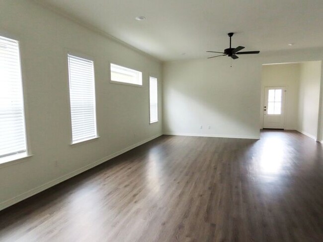 Building Photo - Stunning 3 Bedroom, 2.5 Bath Home in Tyler!