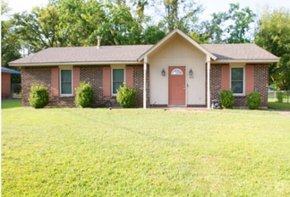 Building Photo - 4033 Edge Hill Ln