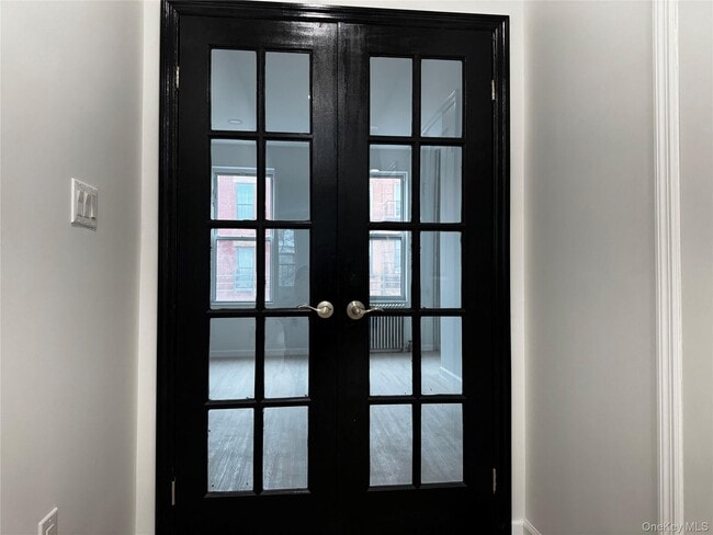 Foto del edificio - 754 Manhattan Ave