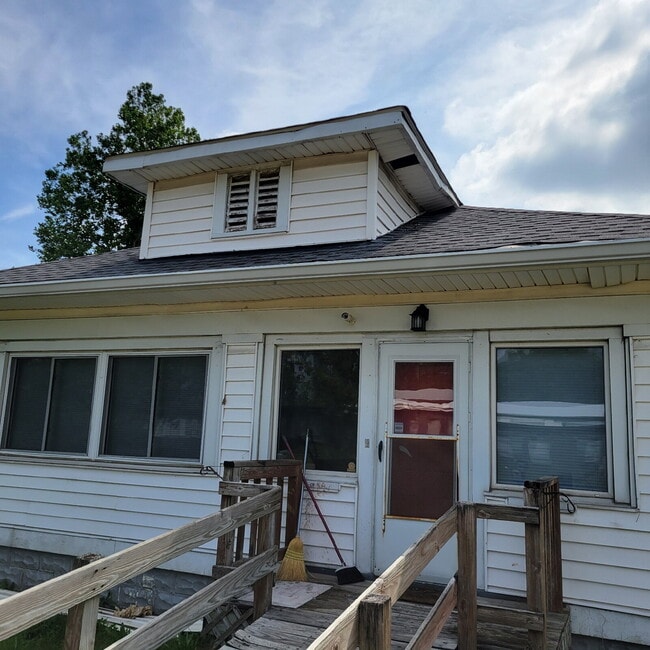 Building Photo - 37 S Lynhurst Dr
