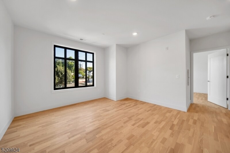 1037 Amboy Ave Unit 203, Edison, NJ 08837 Room for Rent in Edison, NJ