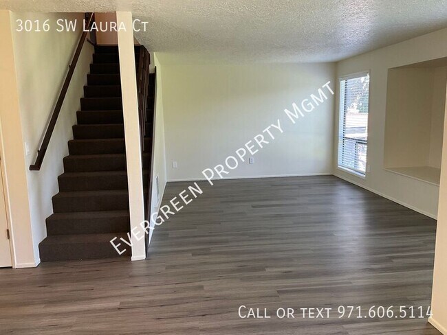 Building Photo - Fully Remodeled 2 BR x 1.5 BA | Amazing Lo...