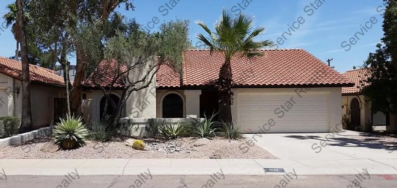 Primary Photo - 1439 N La Rosa Dr