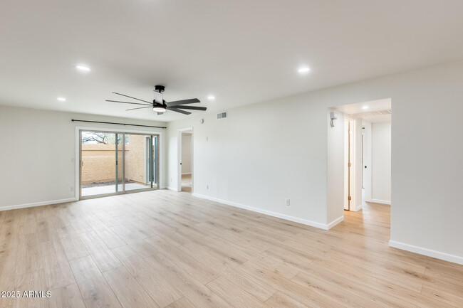 Building Photo - 1429 N Dorsey Ln
