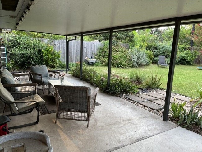 Foto del edificio - 6148 Indigo St